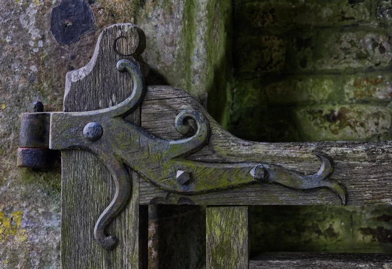 Gate hinge